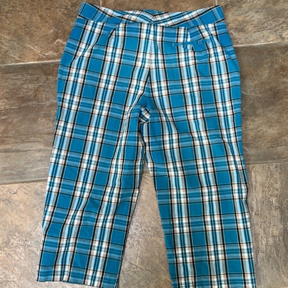 Ladies IZOD XFG STRETCH CAPRIS - Picture 5 of 9